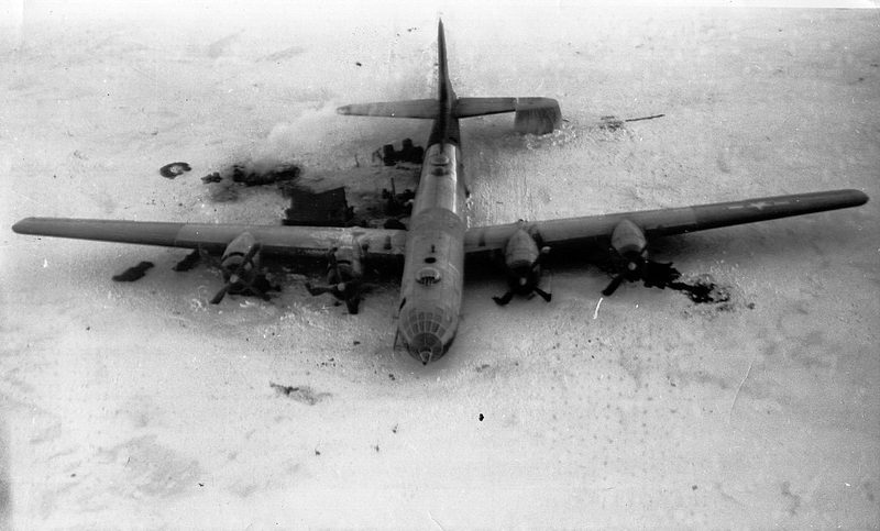 Illustration for article titled NASA Spots Wreckage Of Cold-War Era B-29 On Greenland Icesheet